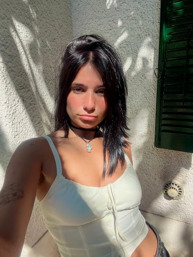 Gratis OnlyFans Chloe - Nes, Friesland